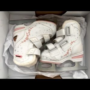 Toddler ice skates